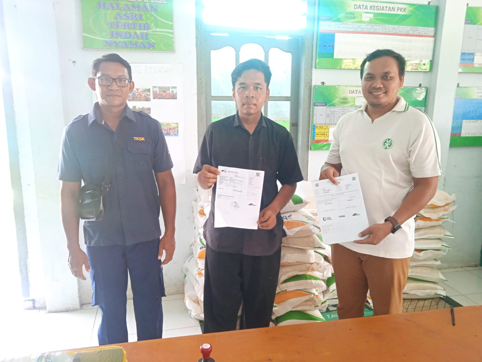 Pastikan NIK e-KTP Kamu Terdaftar Pada Situs Resmi Cek Bansos, Pemilik KIS Bisa Dapat 200 Ribu Rupiah!