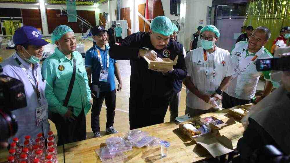 Menpora Tinjau Langsung Pusat Konsumsi Makan Atlet PON XXI di Medan, Pastikan Makanan Atlet yang Terbaik