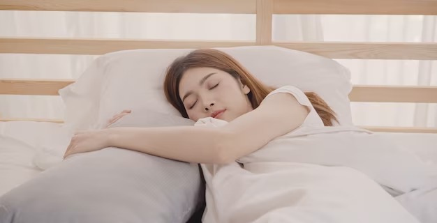 Ini 4 Alasan Kenapa Kamu Wajib Banget Gunakan Bantal yang Nyaman Saat Tidur, Manfaatnya Ga Main-Main