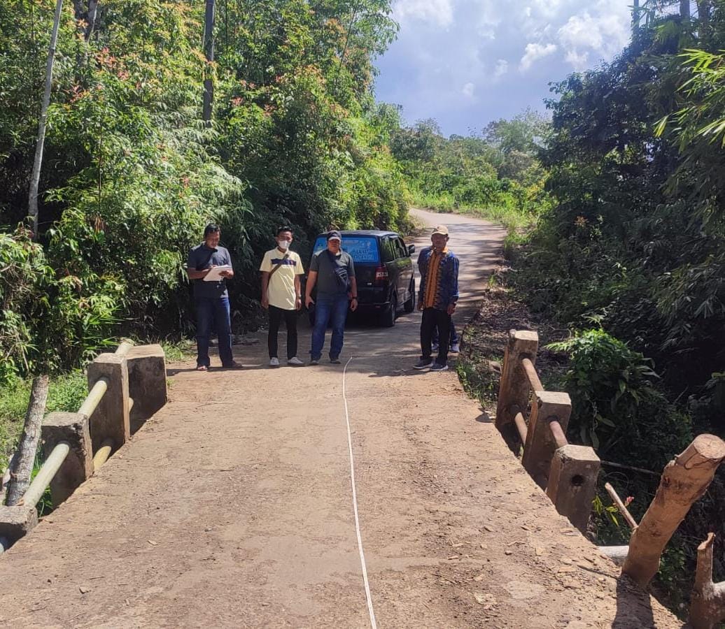 Ukur Ulang Jembatan Penghubung Antar Dusun, Ada Apa Ya?