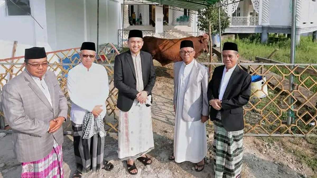 Polres Ogan Ilir Kurban 9 Sapi dan 7 Kambing, Dagingnya Dibagi ke Personel dan Warga Sekitar