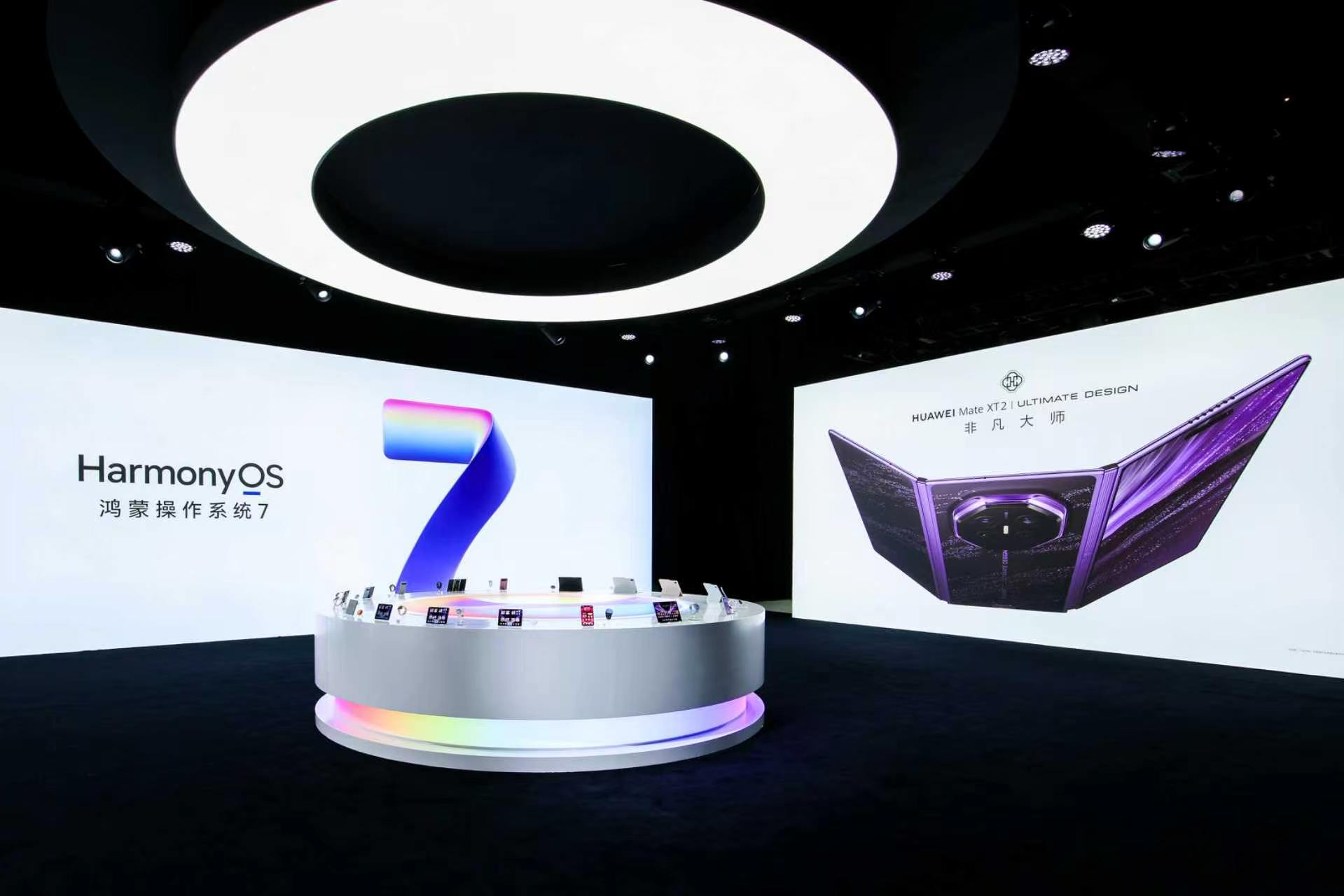 Huawei Mate XT 2 Meluncur: HP Lipat 3 Paling Sultan, Spek Dewa Bikin Brand Lain Auto Sungkem!
