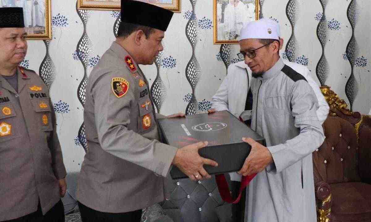 Disambangi 3 Jenderal Ops NCS, Ini Kata Ketua Ponpes Daarul Falah Ciamis  