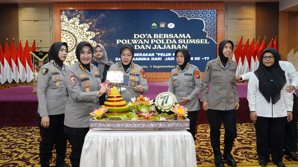 Doa Bersama Polwan Polda Sumsel Hari Jadi Polwan Ke–77 Gerakan 'Peluk Negeri'