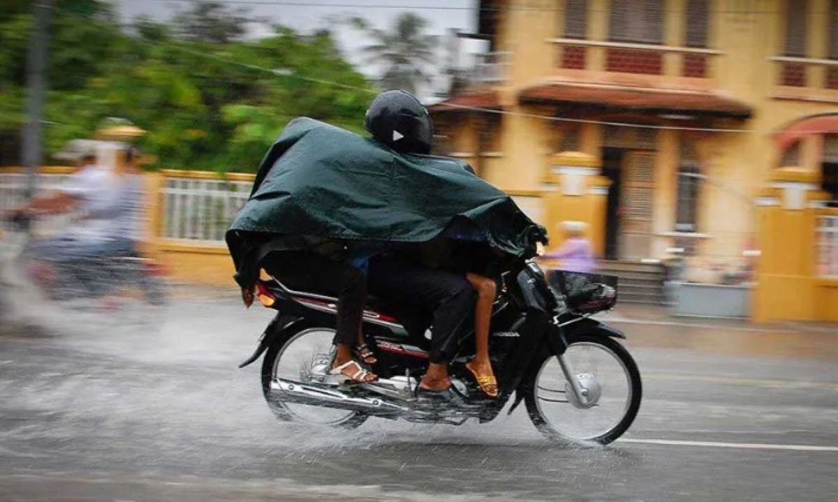 Berbahaya! Polisi Larang Penggunaan Jas Hujan Ini Bagi Pemotor, Kok Bisa?