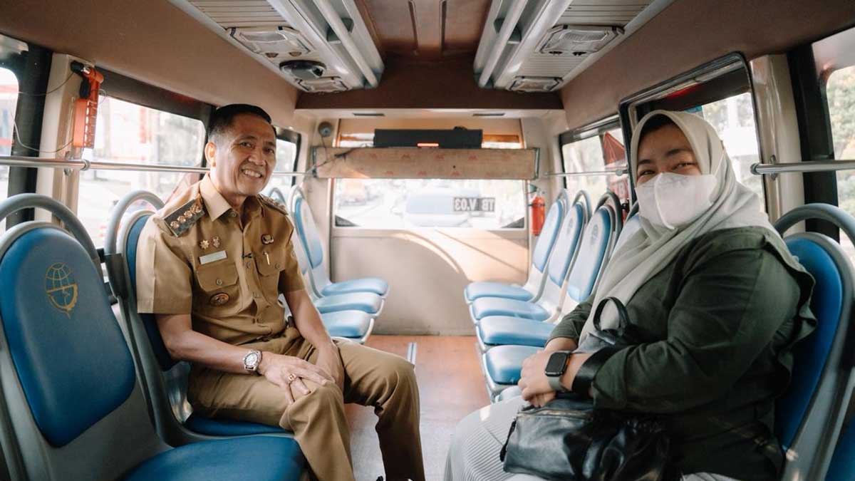 Aksi Nyata Ratu Dewa: Tinggalkan Mobil Dinas, Pilih Transportasi Umum