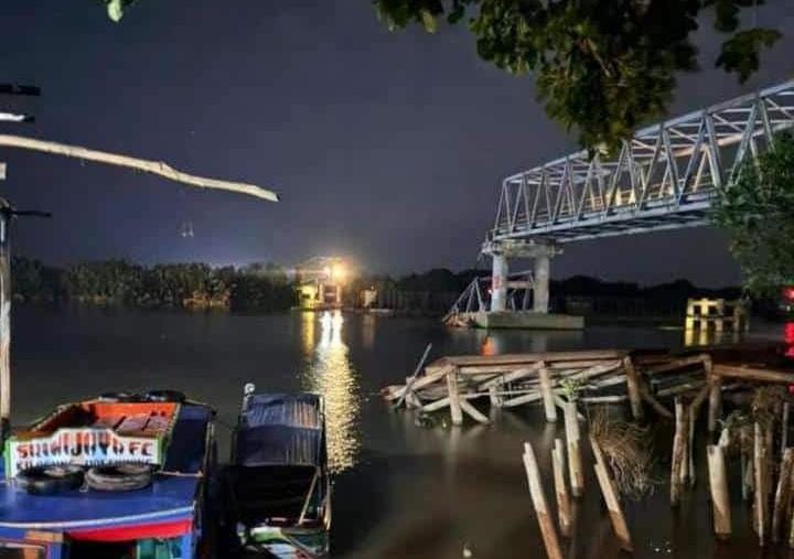 Jembatan Bernilai Rp135 Miliar di Muba Putus Ditabrak Kapal Tongkang Bermuatan Batubara