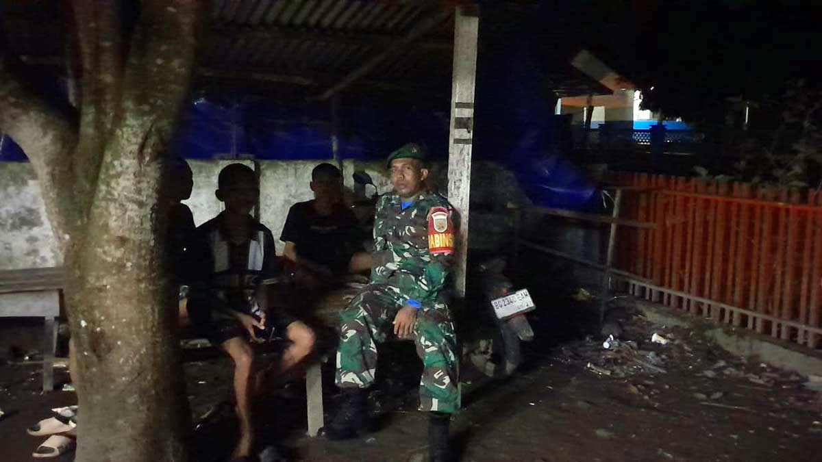 Sambut Ramadan, Babinsa Kikim dan Warga Aktifkan Kembali Ronda Malam