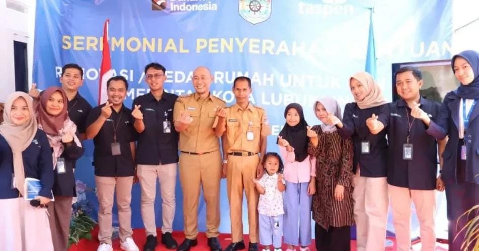 Wali Kota Lubuk Linggau Serahkan Bantuan Bedah Rumah dari PT Taspen untuk ASN Golongan Rendah