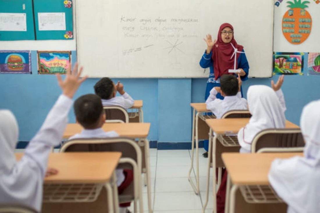 ALHAMDULILLAH! Puluhan Ribu Guru Dibiayai Kuliah S1/D4, Honorer Termasuk?