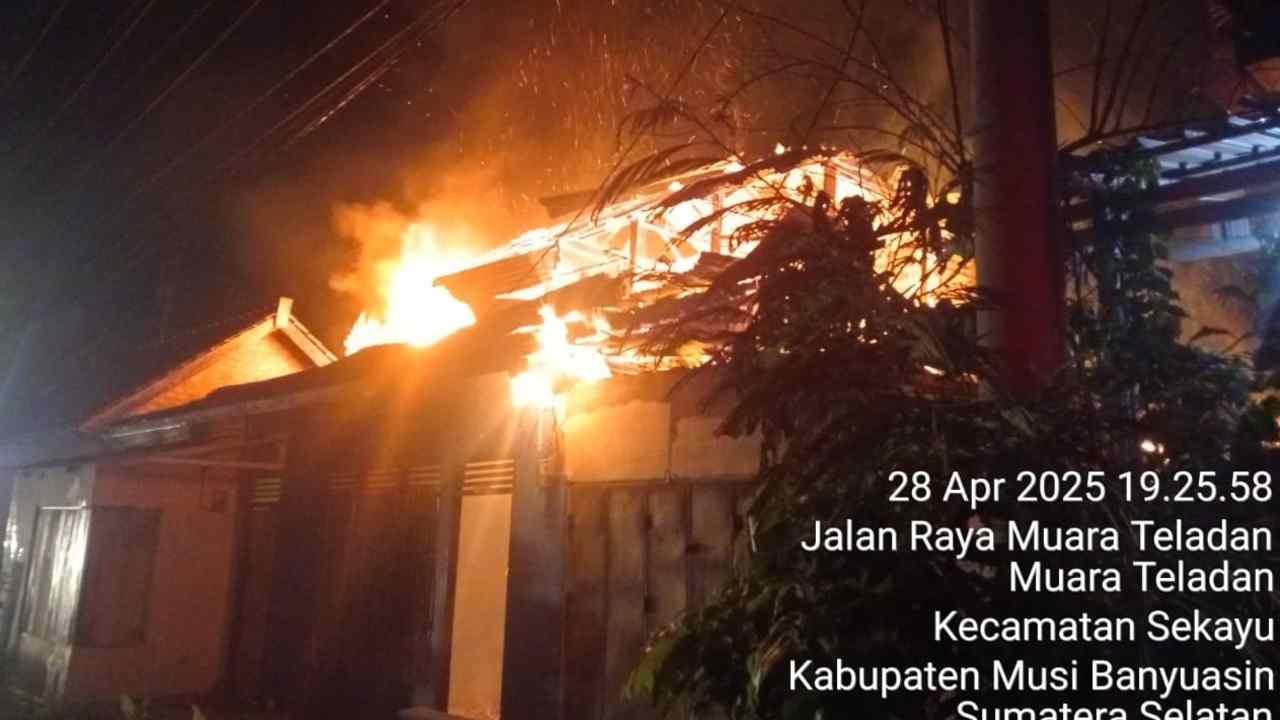 Respon Cepat Tim Damkar Muba, Padamkan Kebakaran di Rumah Warga Sekayu  