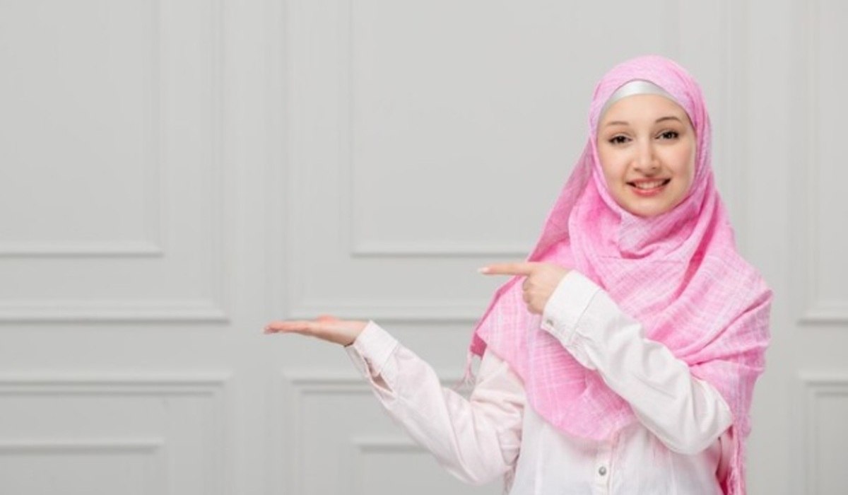 Bagaimana Hukumnya Wanita Muslimah Tak Memakai Jilbab tapi Sholat 5 Waktu? Ini Kata Gus Baha