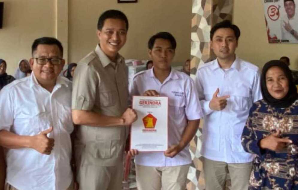 ‘Urang Diri’ di DPP Gerindra Ini Bagikan Ribuan Beasiswa Pelajar di Ogan Ilir
