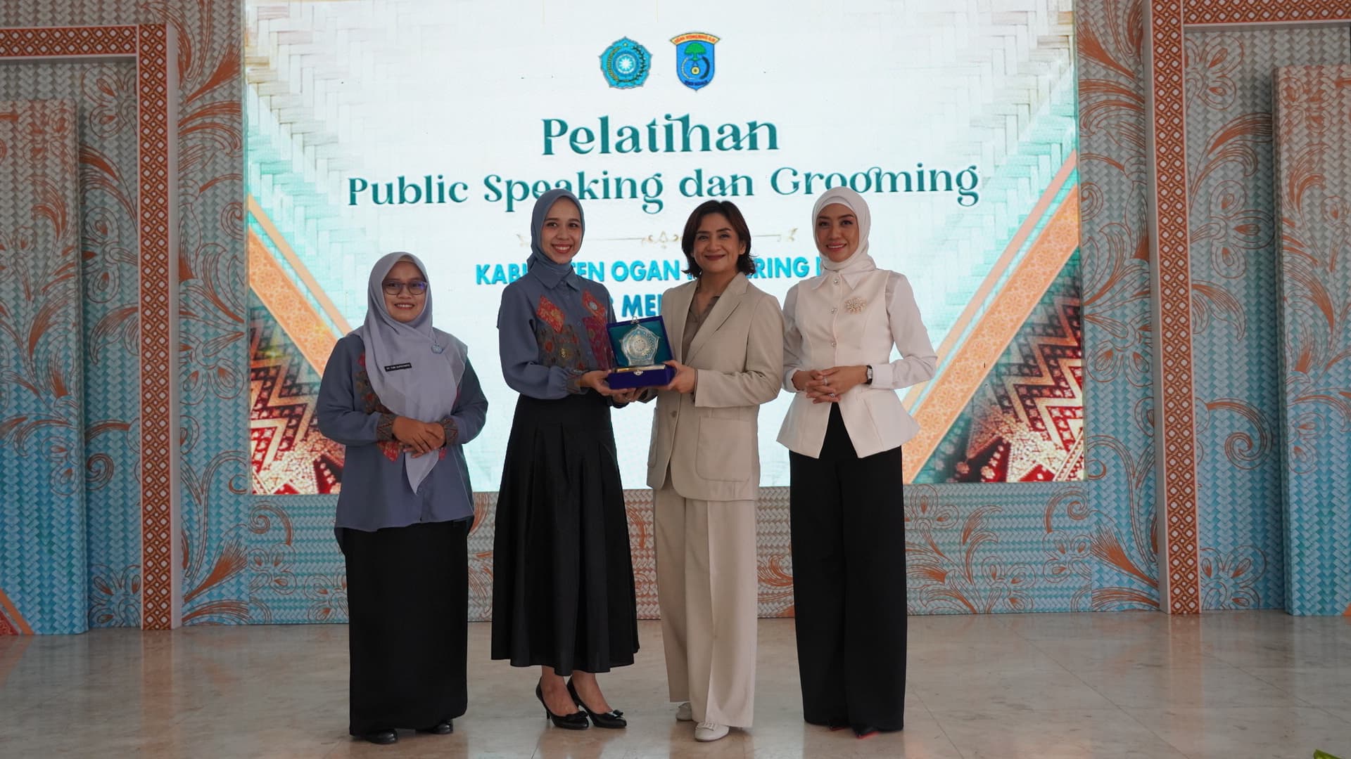 TP PKK OKI Dilatih Publik Speaking dan Tata Busana