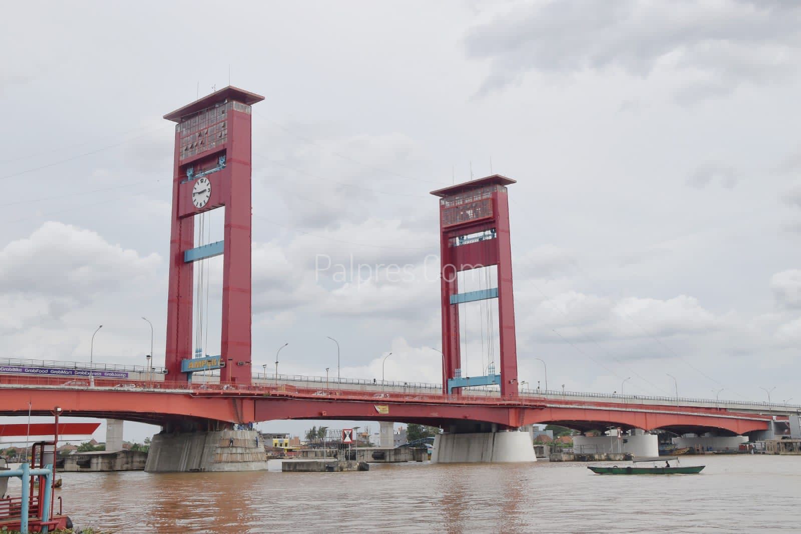 Menilik Pesona Jembatan Ampera, Jadi Pintu Gerbang Destinasi Sungai Musi dan Pulau Kemaro