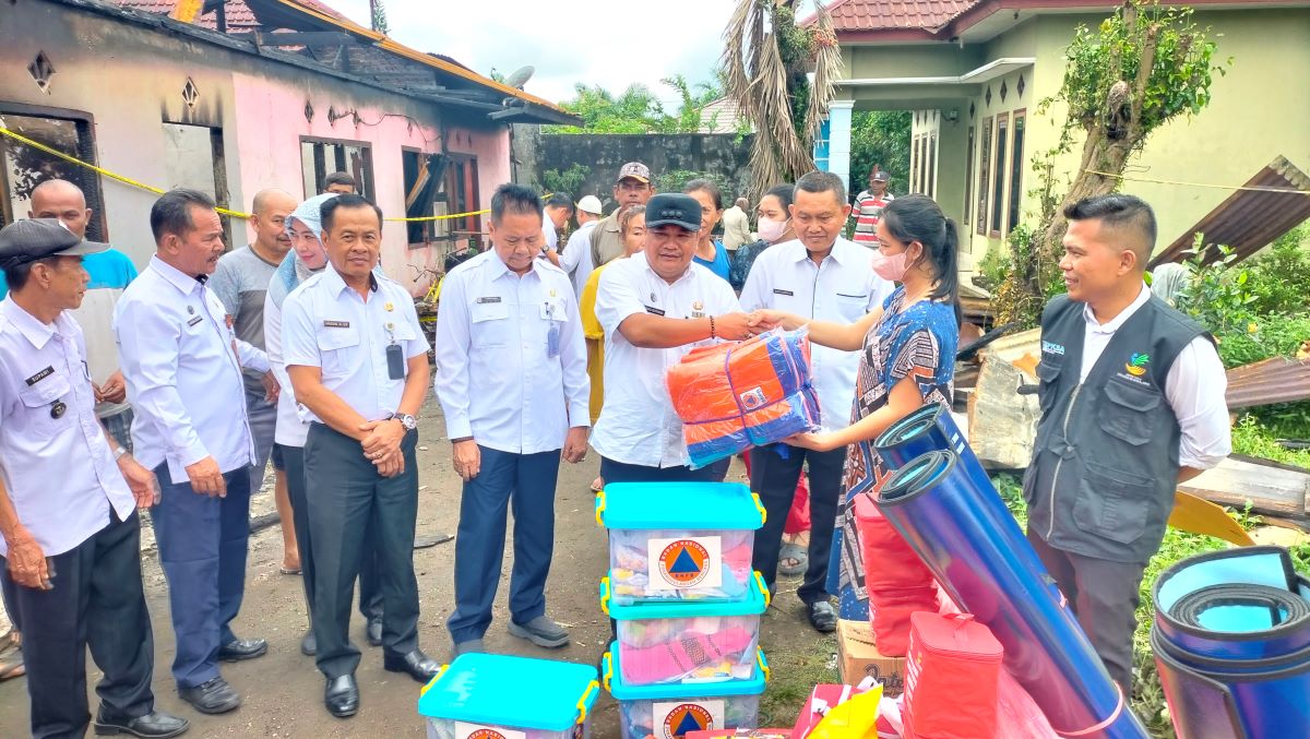 Peduli Korban Musibah Kebakaran, Pj Wako Lubuklinggau H Trisko Defriyansa Berikan Bantuan Tali Kasih 