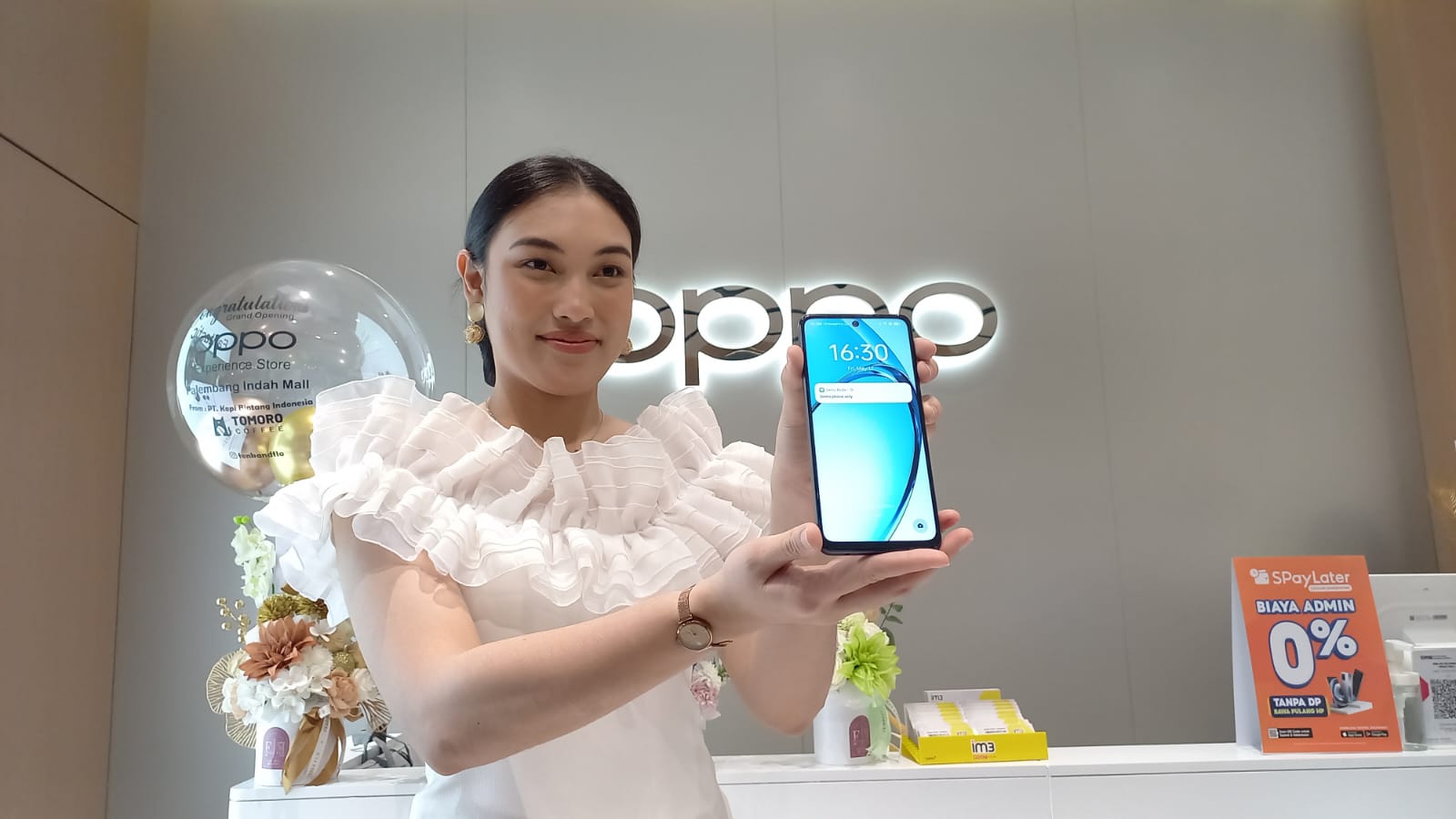 OPPO A60 HP Tahan Banting dengan Harga Rp2 Jutaan, Kekuatannya Bisa Kupas Kacang hingga Belah Durian