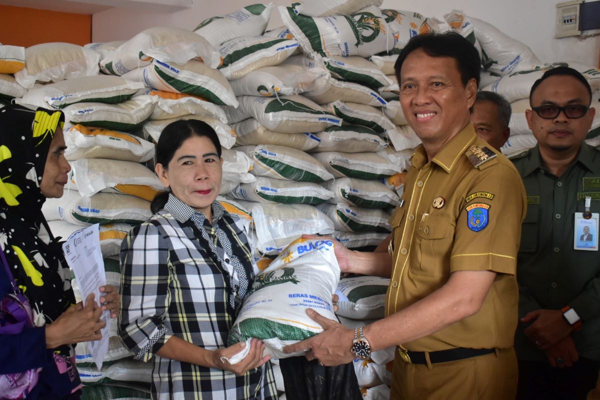 FIX! 3 Bansos Reguler Ini Segera Cair, Intip Jadwal Penyaluran BLT BBM dan Beras 10 Kg