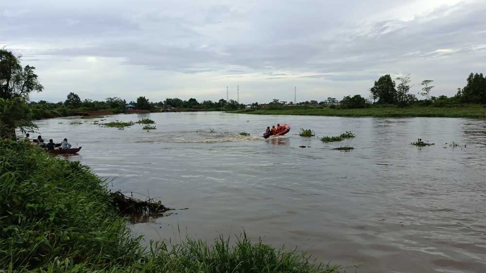 Perahu Karam Dihantam Ombak, Lansia Warga Banyuasin Hilang di Sungai Ogan