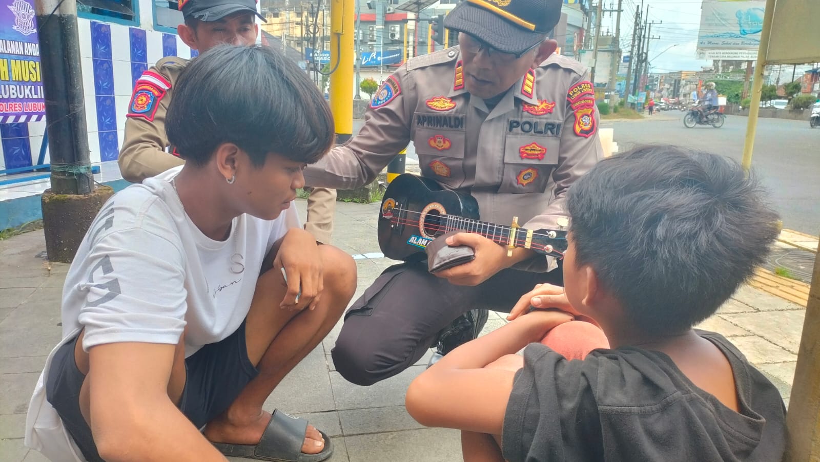 Ternyata Pengamen di Lubuk Linggau Ini Hafal Surat AlKahfi