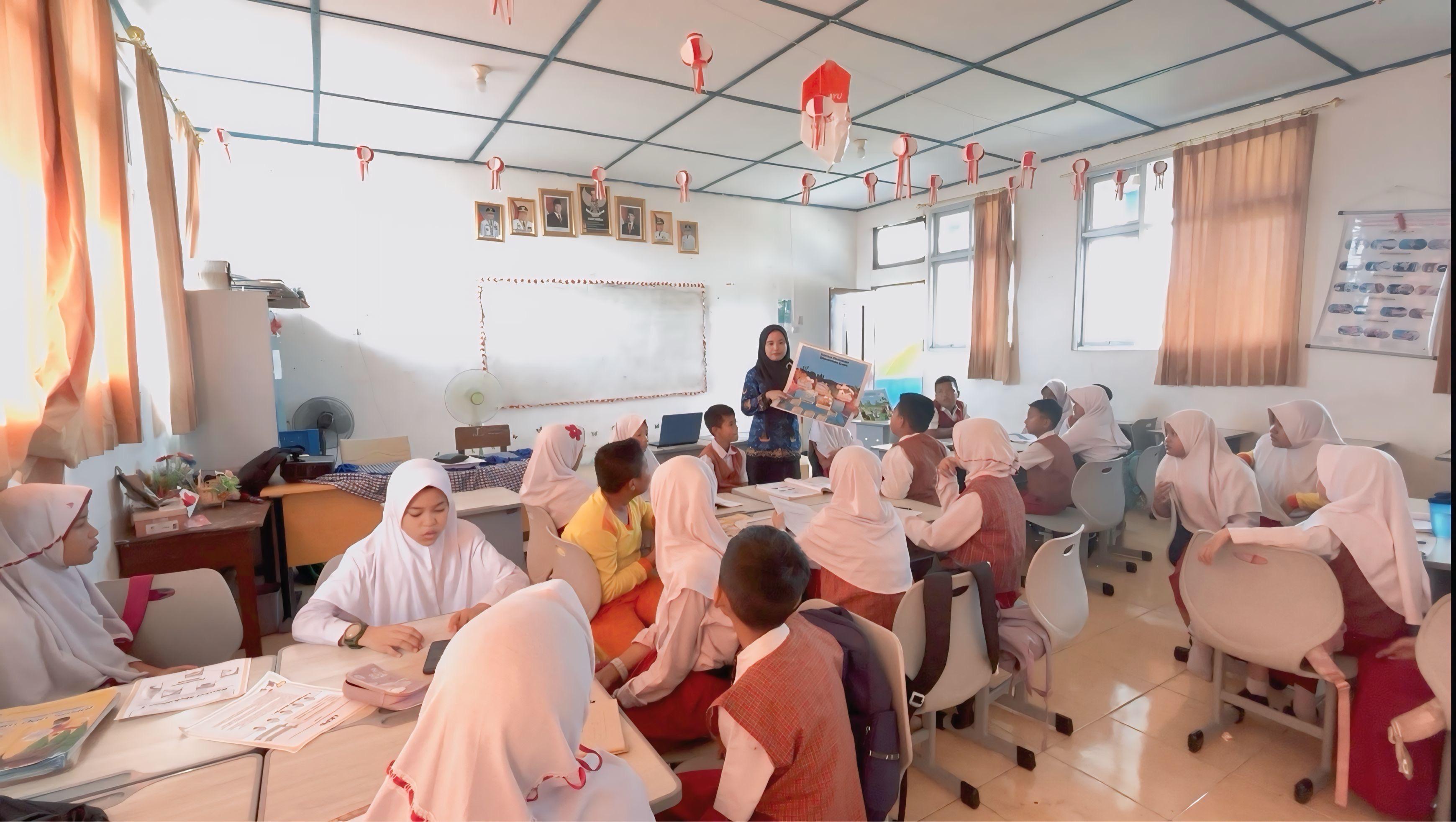 Guru SDN 189 Palembang Ciptakan Inovasi ‘Nangjar Dialogi’ melalui Augmented Reality dalam Pop Up Book