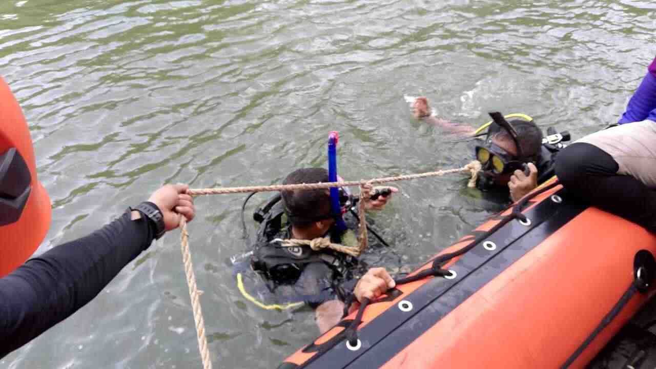 Remaja Warga Lubuk Linggau Hanyut di Sungai Kelingi, Satu Diselamatkan, Satu Masih Dicari