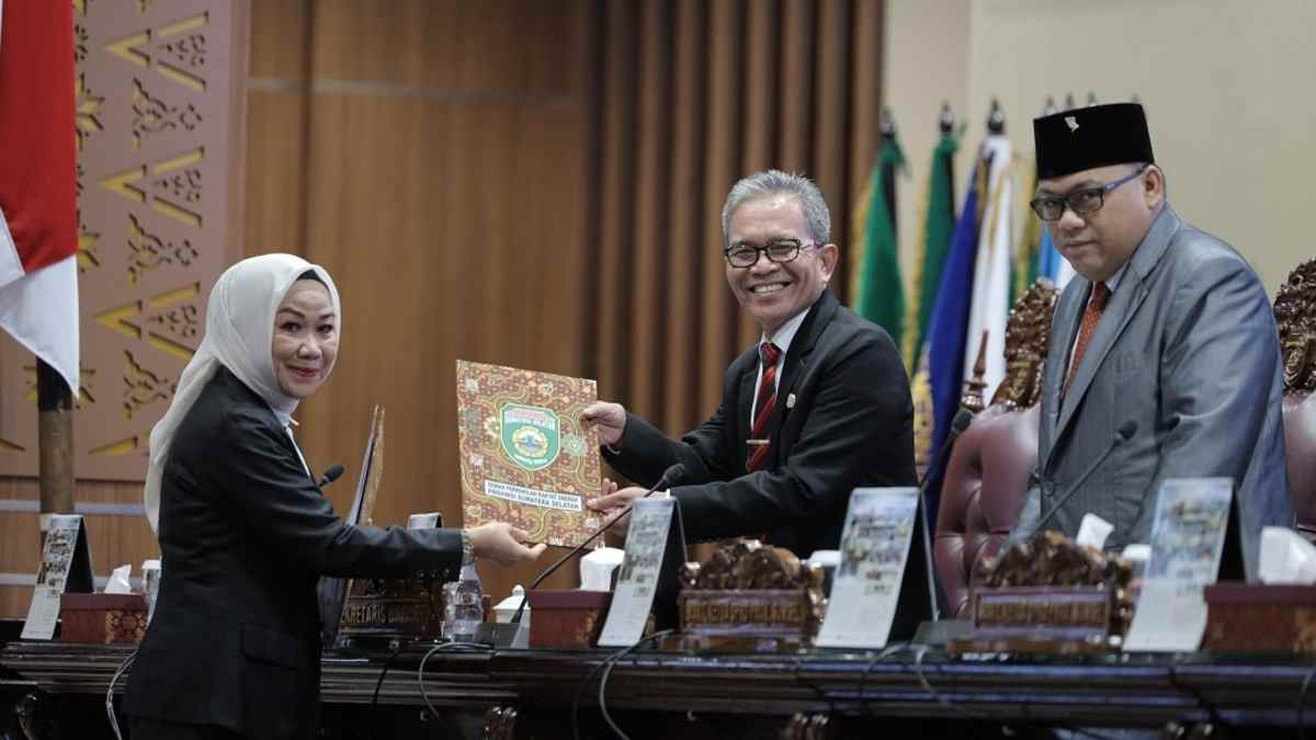 Sekda SA Supriono Terima Pandangan Umum Fraksi-Fraksi Terhadap 6 Raperda Provinsi Sumsel