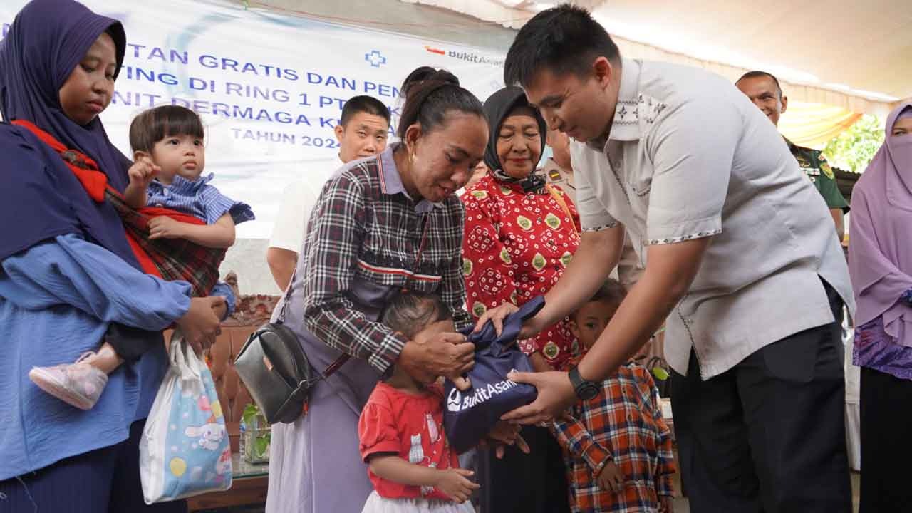 PT Bukit Asam Unit Dermaga Kertapati Gelar Pengobatan Gratis dan Penanganan Stunting