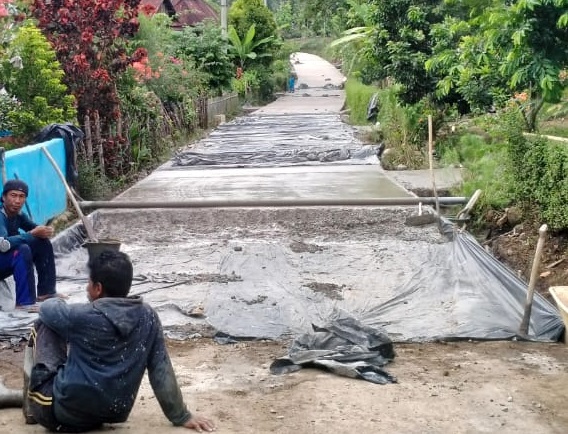  Jalan Dicor Beton, Warga Lubuk Selo Tak Lagi Becek-becek 