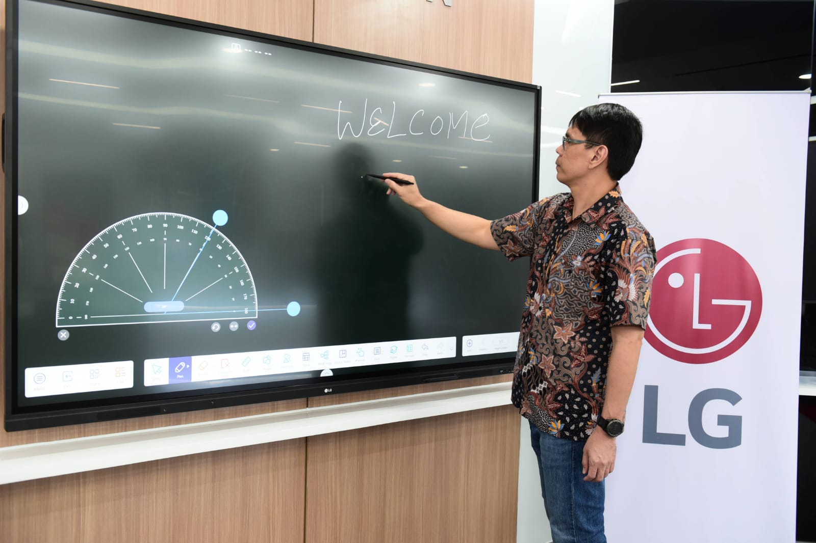 LG CreateBoard, Papan Tulis Interaktif Mendukung Kegiatan Belajar Mengajar dan Pertemuan Lebih Interaktif