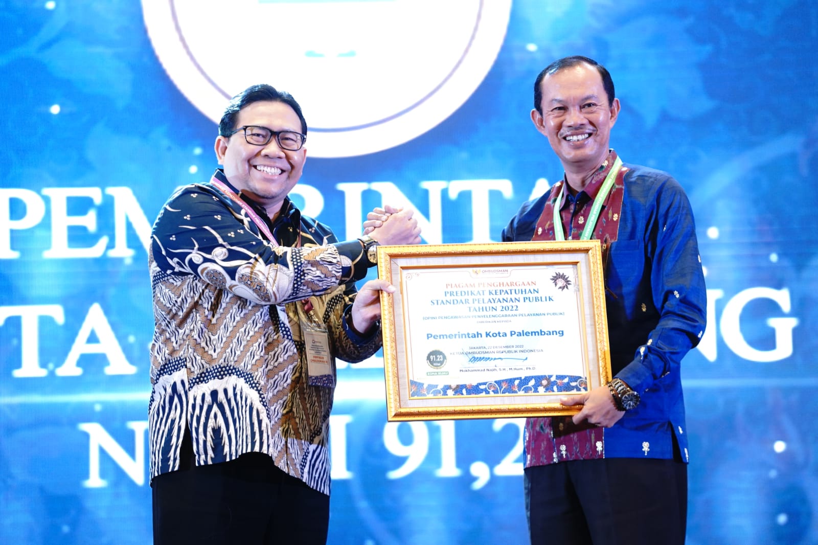 Wali Kota Palembang Terima Penghargaan Predikat Kepatuhan Standar Pelayanan Publik