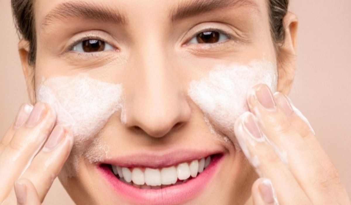 Rekomendasi 6 Facial Wash yang Bermanfaat untuk Memutihkan Wajah, Cek Selengkapnya Disini