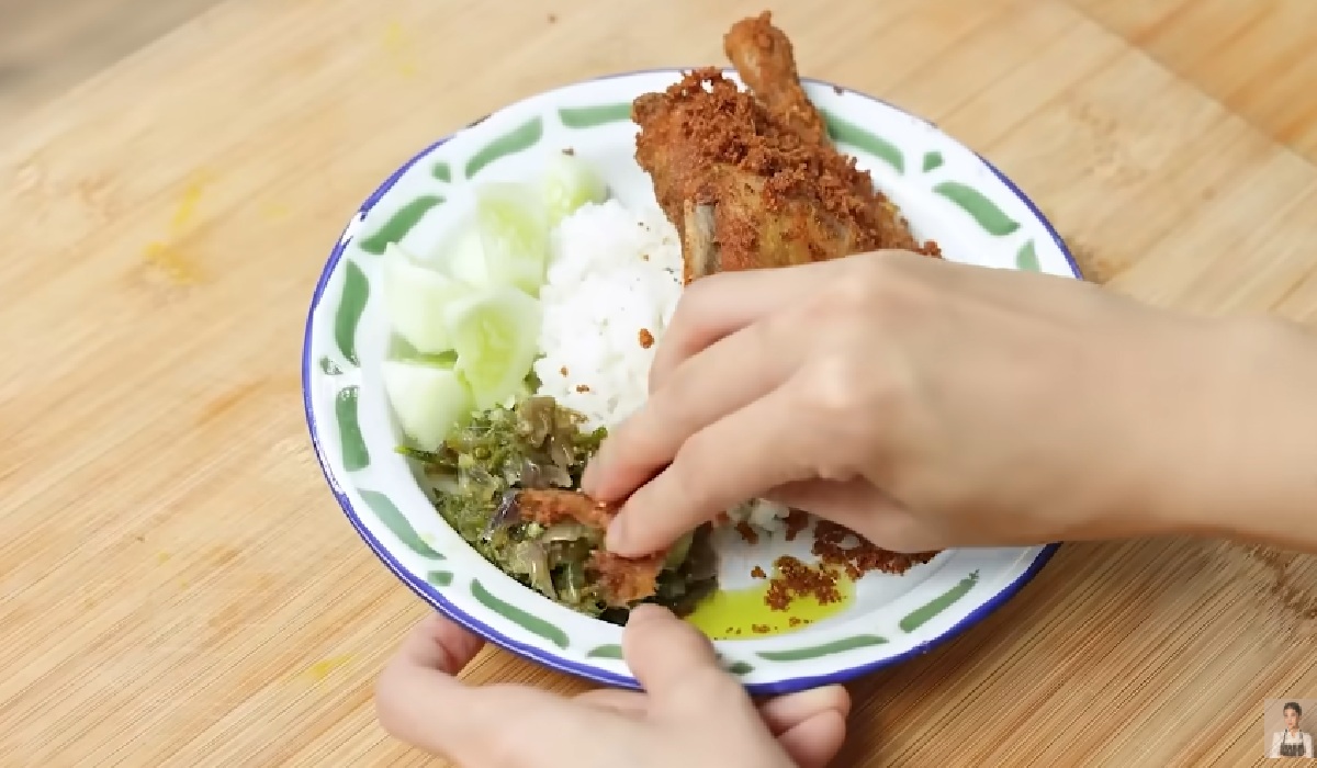 Cara Membuat Ayam Goreng Padang ala Restoran dengan Kremesan Crispy
