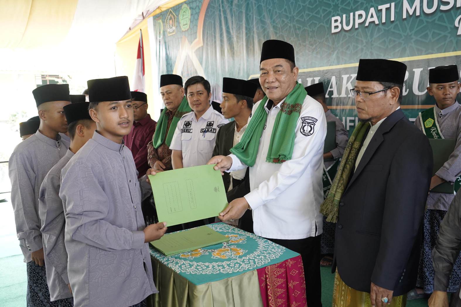 Bupati Muba Hadiri Haflah Akhirussanah dan Wisuda Tahfidz Perdana Ponpes Sirojul Ulum