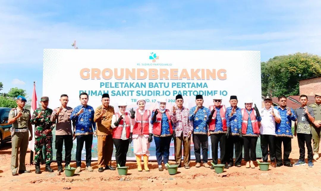 Bupati Musi Rawas Hj Ratna Machmud Lakukan Peletakan Batu Pertama Pembangunan RS Sudirjo Partodimejo