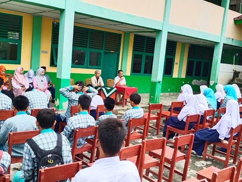 Siswa SMP Muhammadiyah Melaksanakan Setoran Hafalan Alquran 