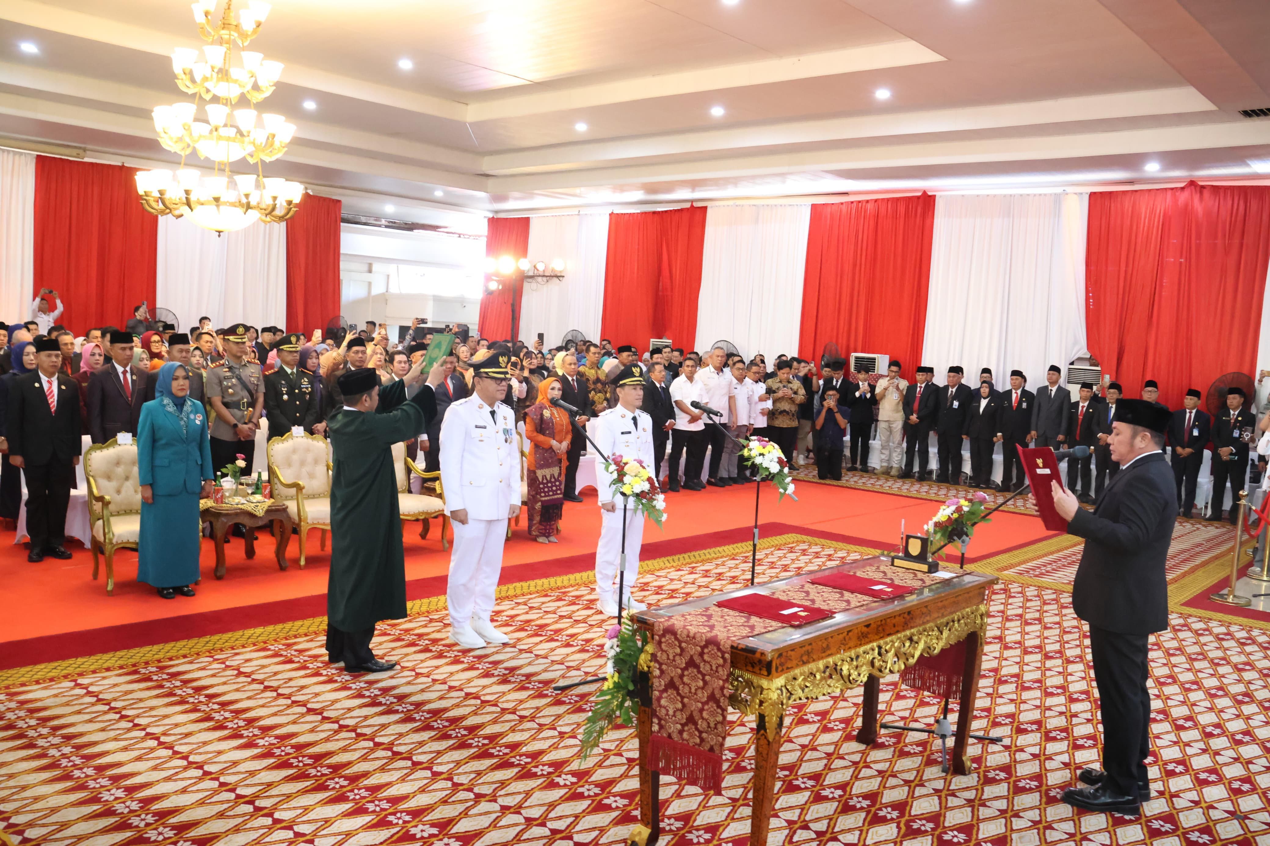 Herman Deru Lantik Joncik - Arifa'i sebagai Bupati dan Wakil Bupati Empat Lawang