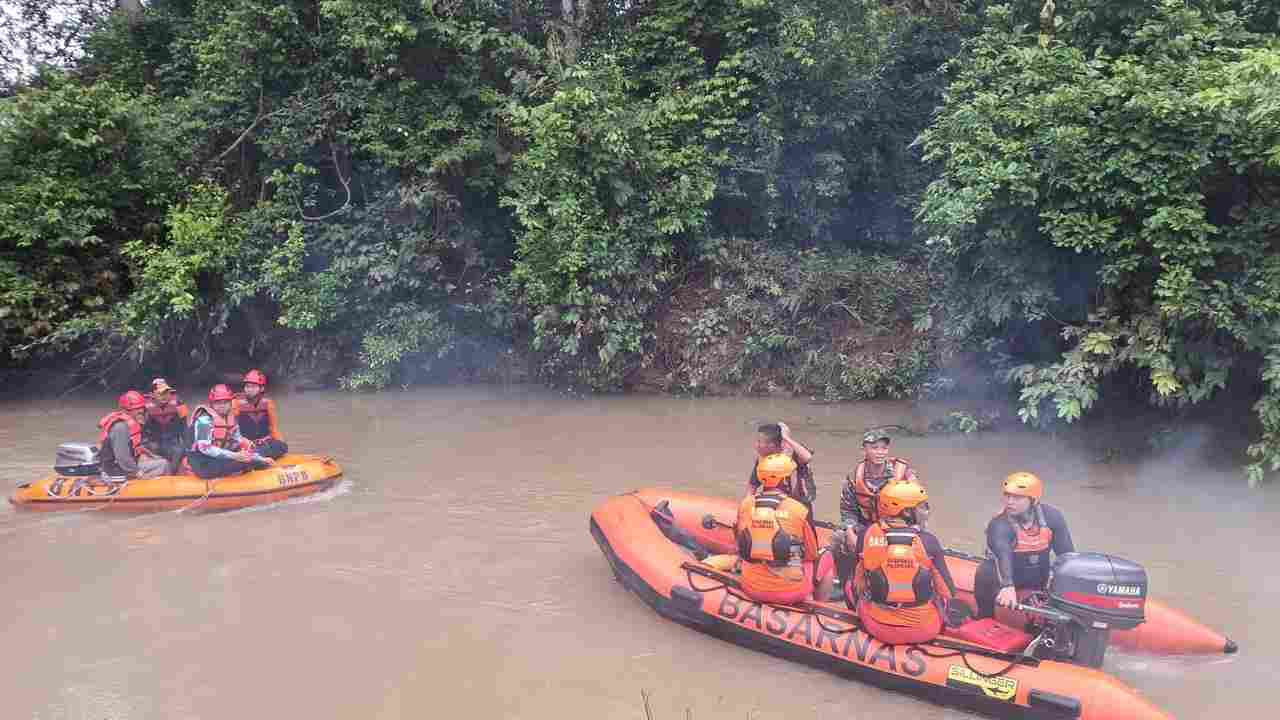 Pelajar SD di Muara Enim Terseret Arus, Kantor SAR Palembang Sisir Sungai Niru