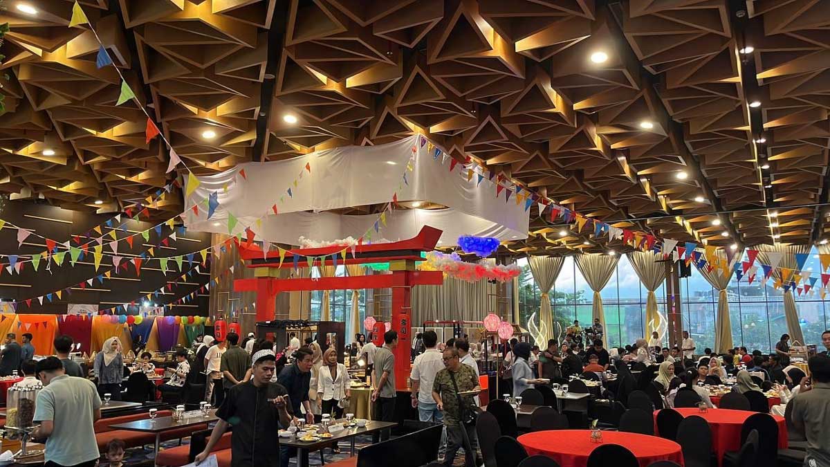 Bukan di Dubai, Menu Berbuka Mewah 100+ Hidangan Ini Ternyata Ada di Palembang