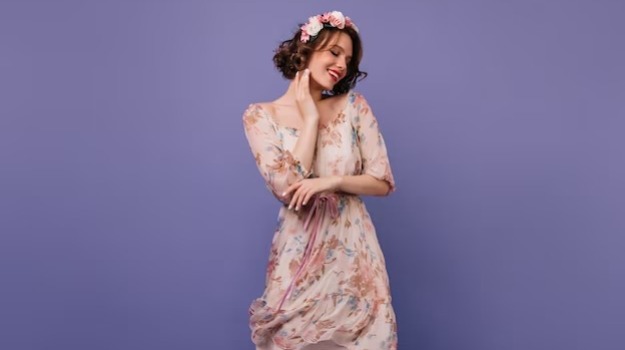 Anti Norak! Ini 4 Tips Memilih Dress Motis Floral, Bikin Outfit Kamu Makin Kece