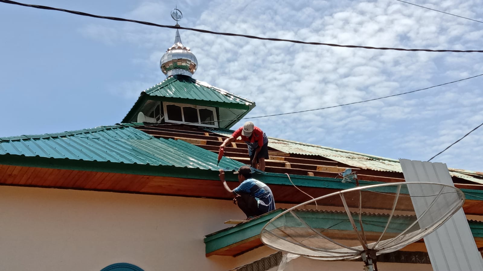 Atap Masjid Nurul Iman Semakin Menghijau
