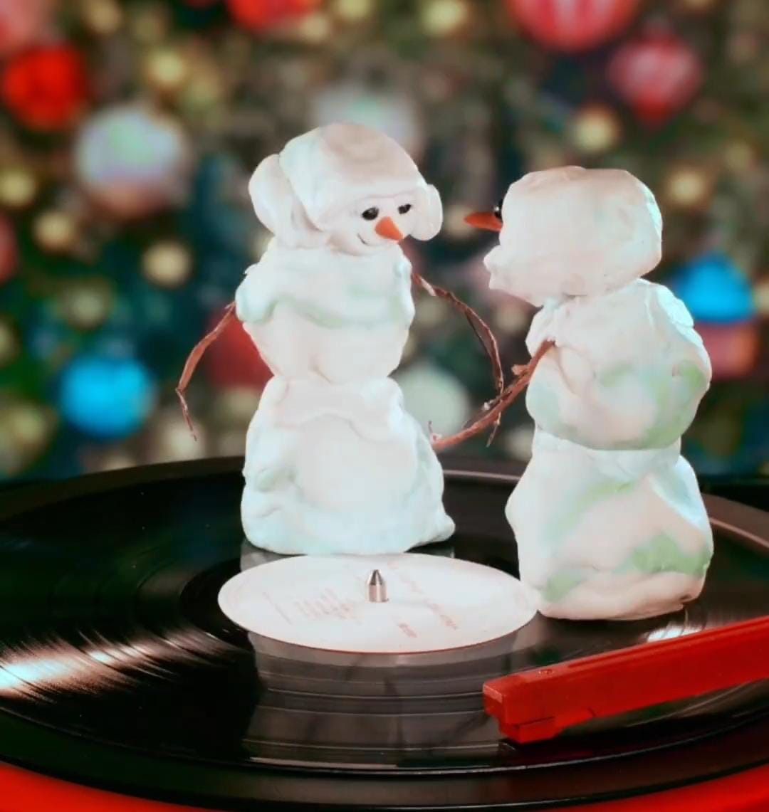 Lirik dan Terjemahan Lagu 'Snowman'-SIA Populer di TikTok
