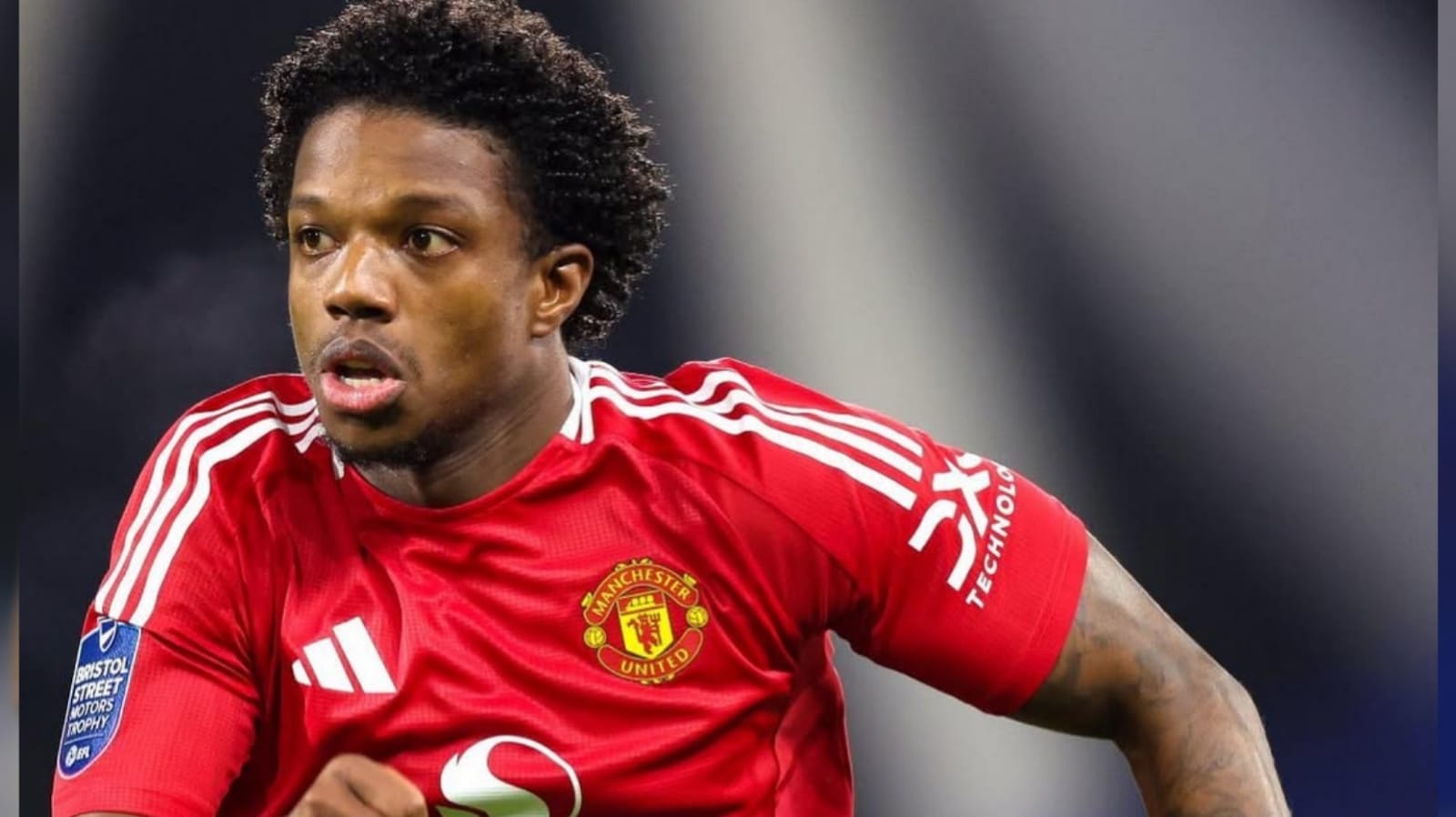 Bek kiri Manchester United Segera Tinggalkan Old Trafford