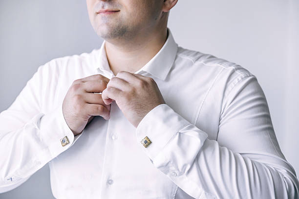 Gak Harus Batik! Ini Ide Gaya Kondangan Cowok Simpel dan Sopan