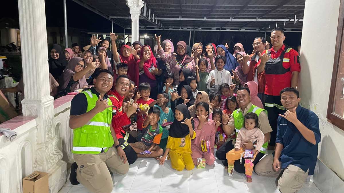 Tak Hanya Salurkan Bantuan, Tim Tanggap Darurat PTBA Lakukan Trauma Healing Korban Banjir