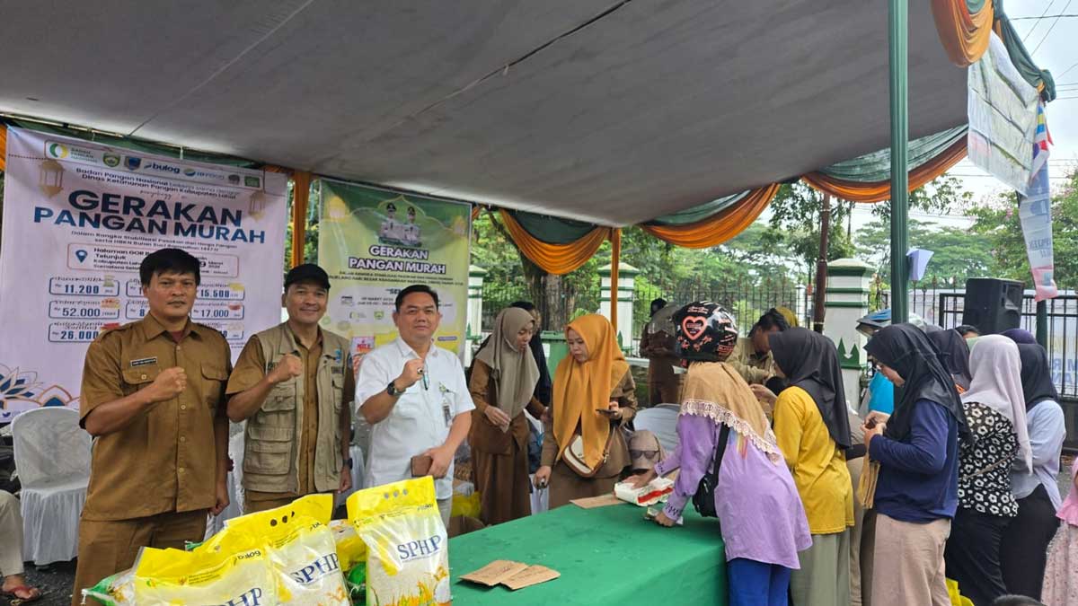 Ludes dalam 2 Jam! Emak-emak Lahat Serbu GPM di Lapangan GOR Bukit Telunjuk Demi Sembako Murah