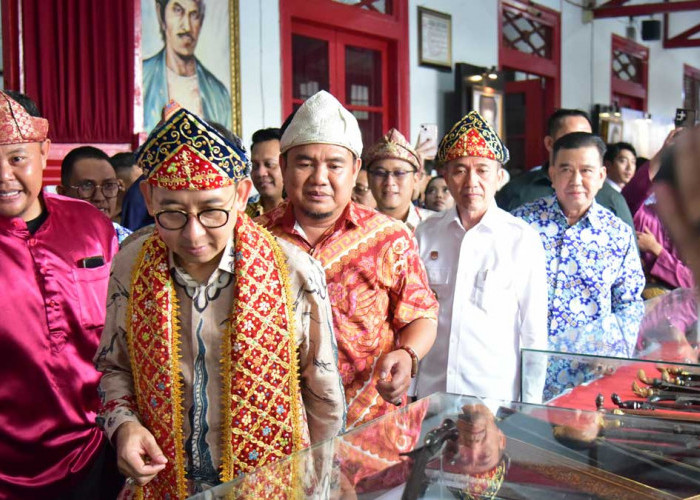 Menteri Kebudayaan Fadli Zon Resmi Buka Pameran Perangko “Para Pendiri Bangsa” di Palembang