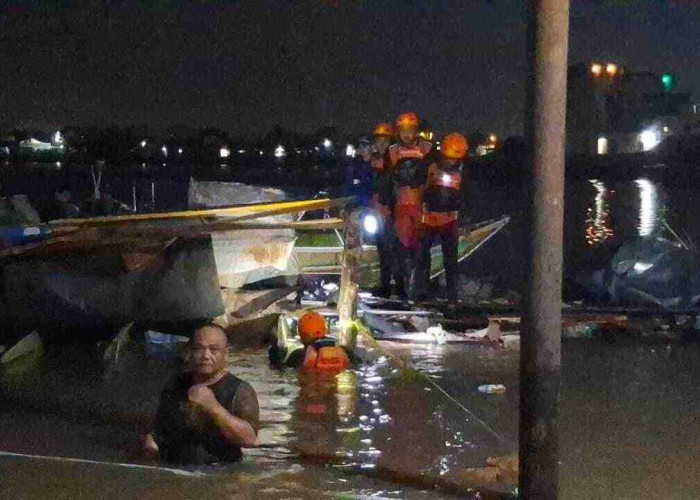  Jukung Meledak saat Isi BBM di Perairan Sungai Musi, 4 Awak Alami Cedera Serius