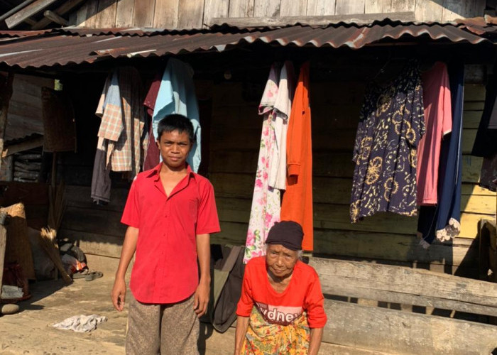 Program TMMD ke 115, Rumah Nenek Retanah Dibedah Rumah Jajaran Kodim 0405/Lahat