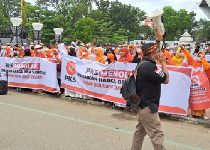 DPD PKS Palembang Delar Demo, Tolak Kenaikan Harga BBM